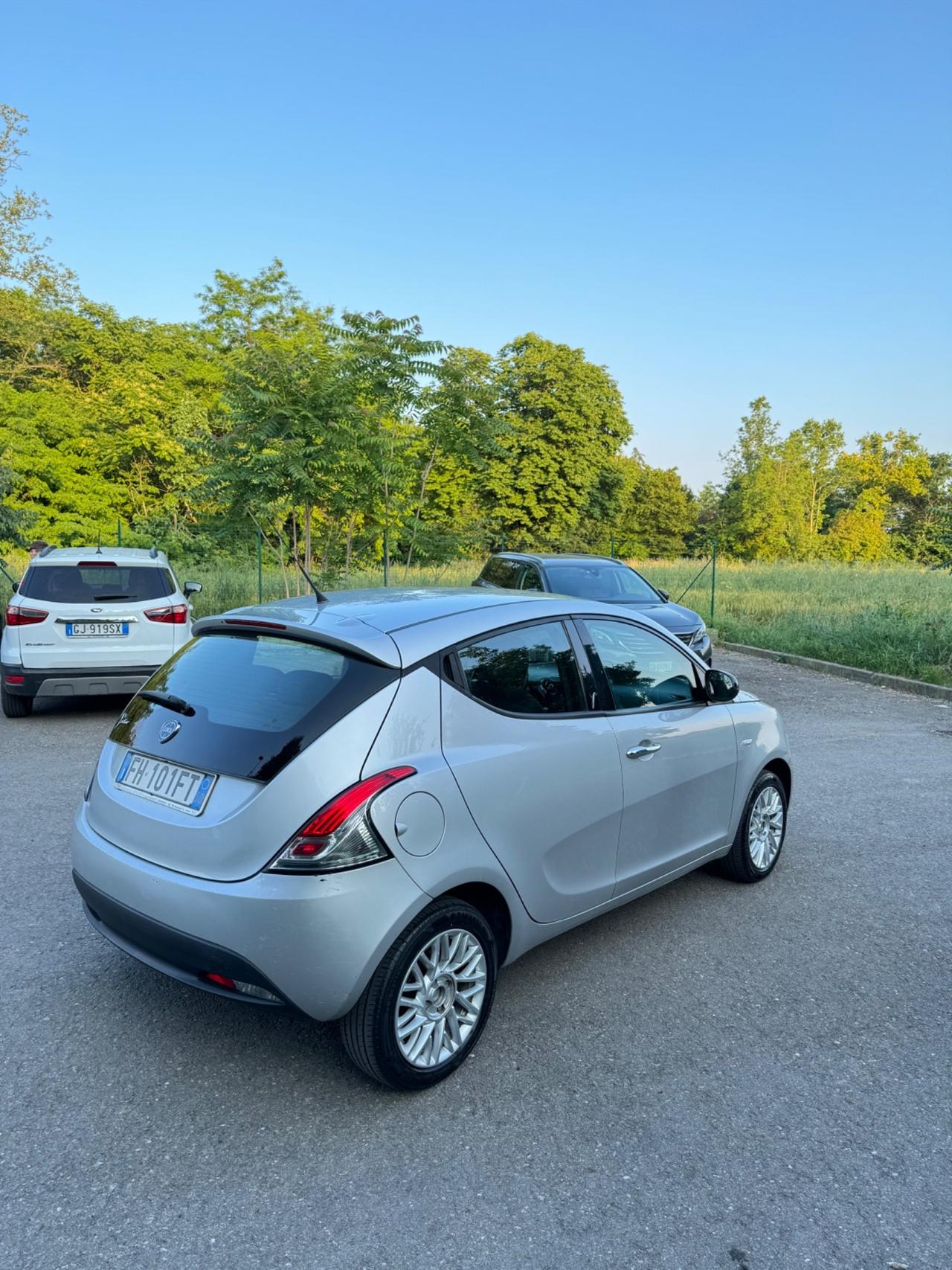 Lancia Ypsilon 1.2 69 CV 5 porte si neopatentati