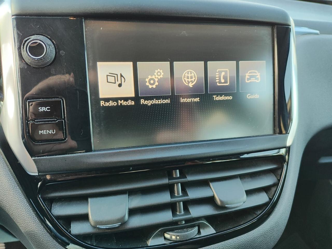 Peugeot 208 BlueHDi 75 5 1.6hdi adatta per neopate