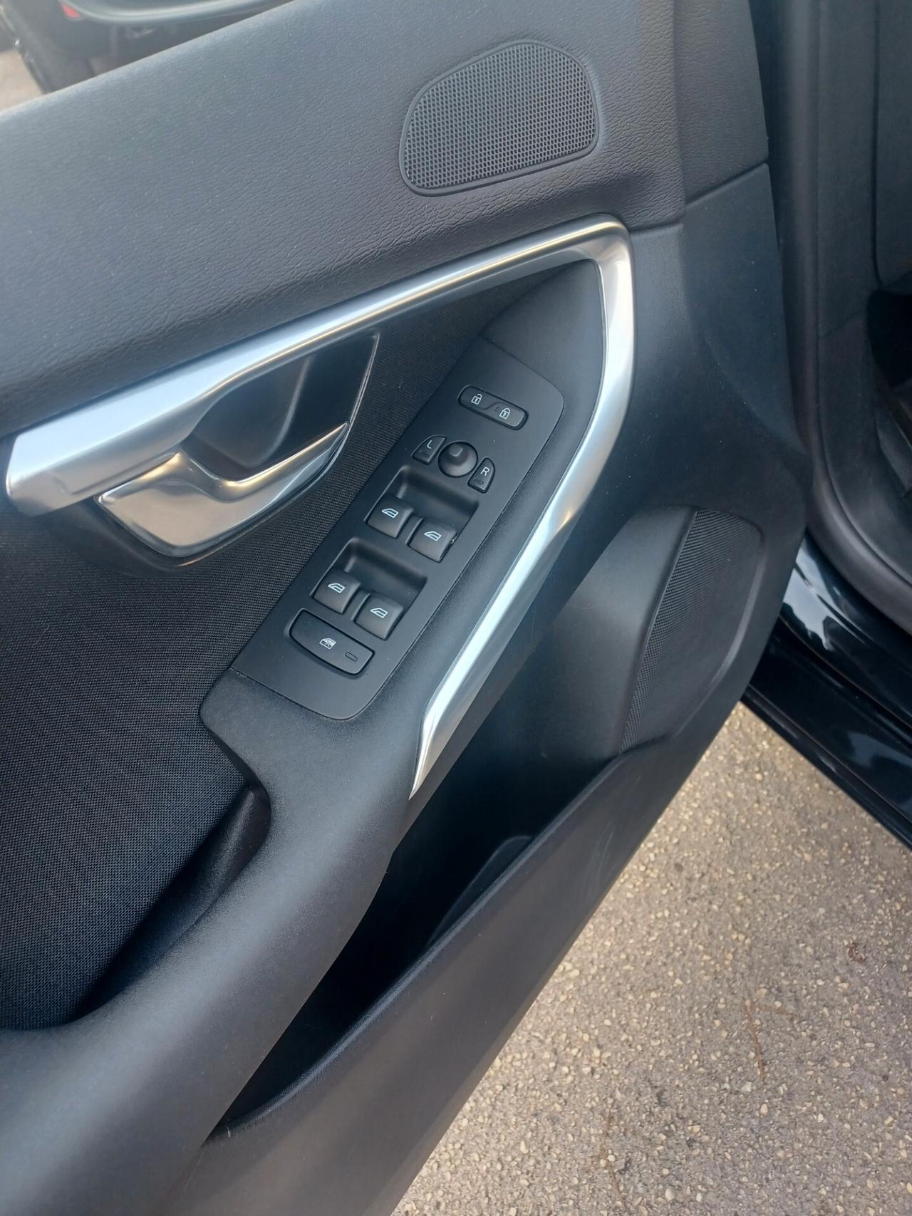 Volvo V40 D2 1.6 Momentum 2015 UNICO PROPRIETARIO