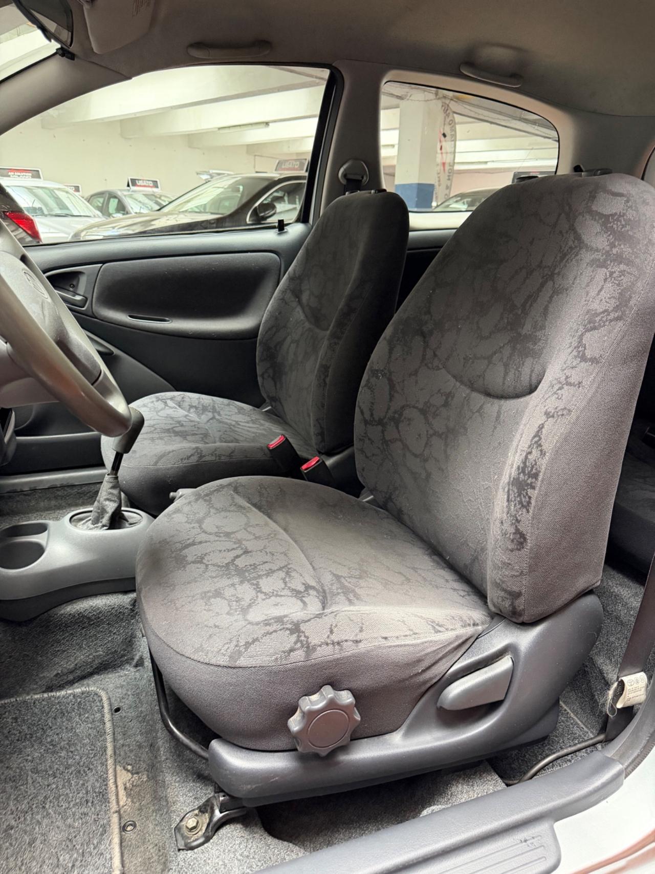 Toyota Yaris 1.0i Neopatentati Euro 3