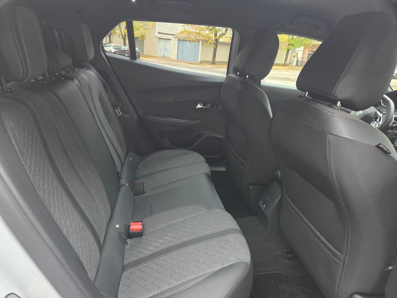 PEUGEOT 2008 ALLURE 130 EAT8 1/2024 RESTYLING