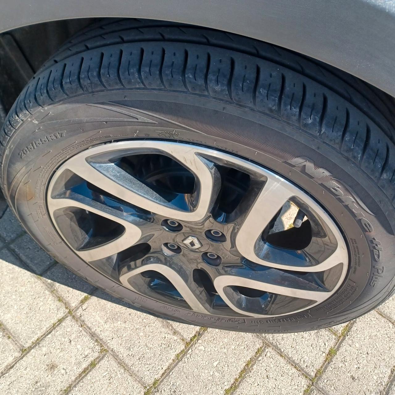 TENUTA IN MODO MANIACALE SEMPRE IN GARAGE CAPTUR 1.5