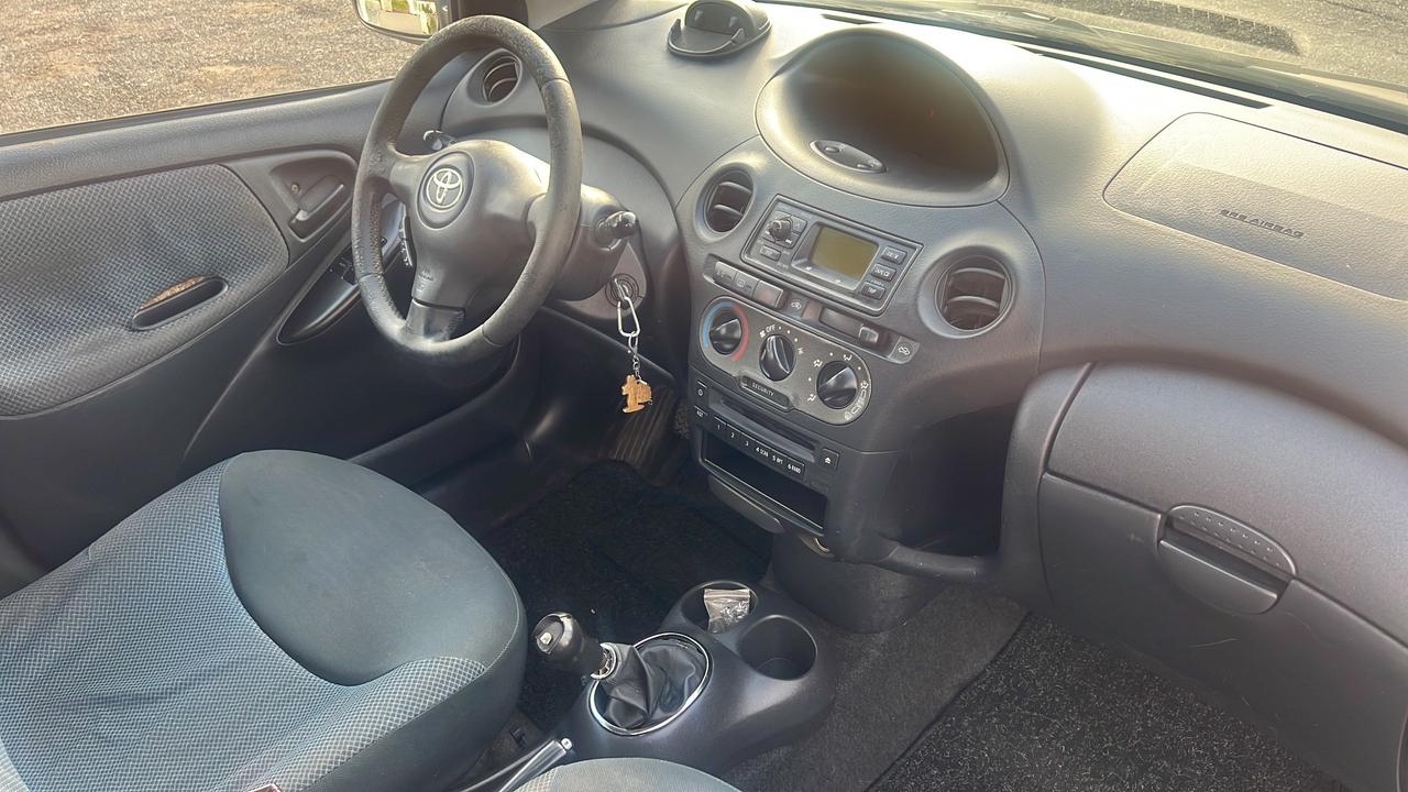 Toyota Yaris 1.0i 16V cat 5 porte Sol