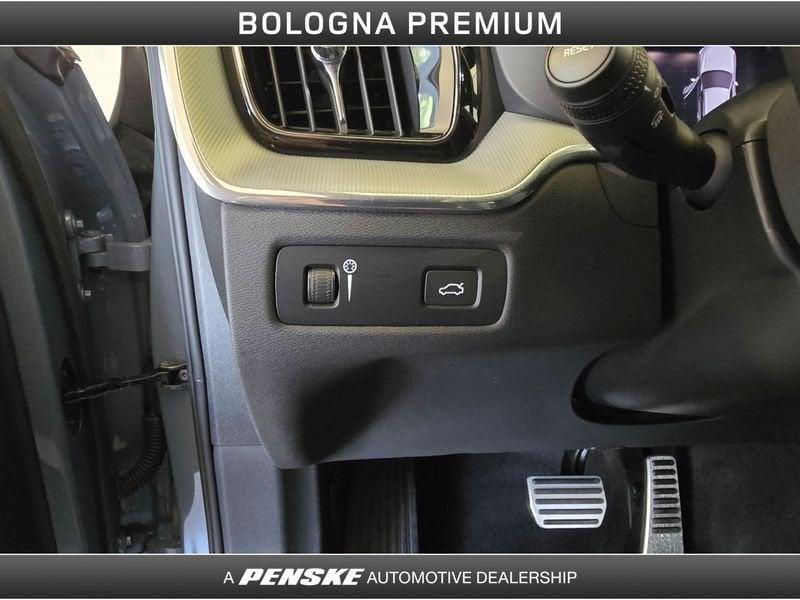 Volvo XC60 XC60 B4 (d) Geartronic R-design