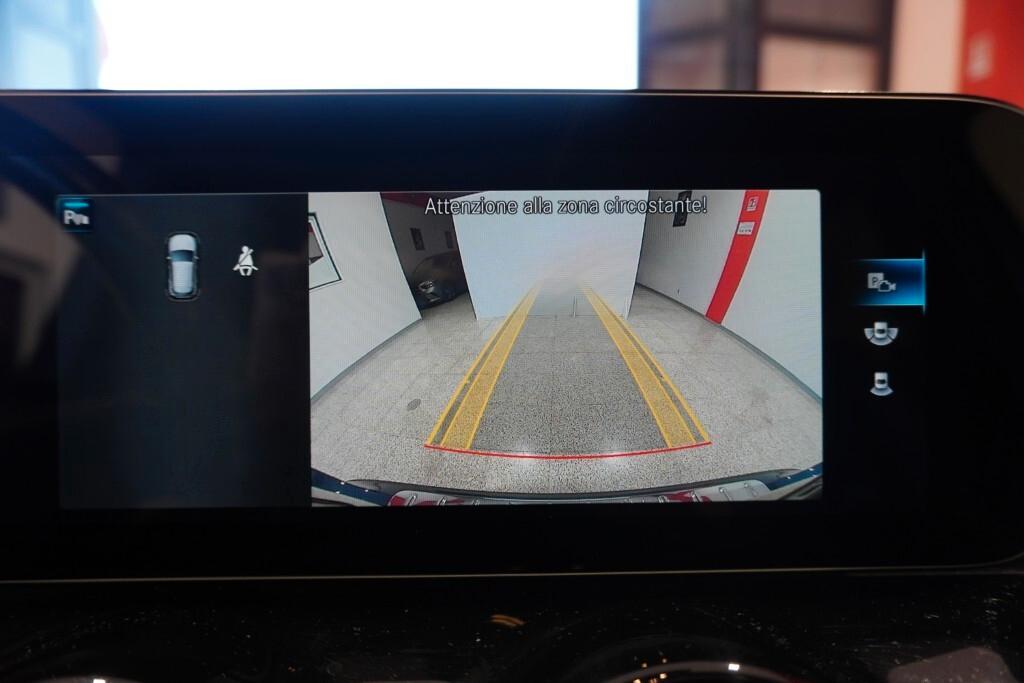 MERCEDES-BENZ GLA 180D 115CV AUTOMATIC BUSINESS SOLUTION ( CRUISE - PELLE - NAVI PREMIUM - PARK ASSIST - TELECAMERA POST. )