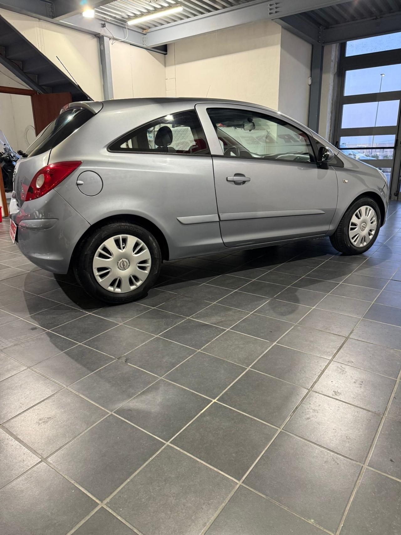 Opel Corsa 1.0 12V 3 porte -UNICO PROPRIETARIO-NEOPATENTATI