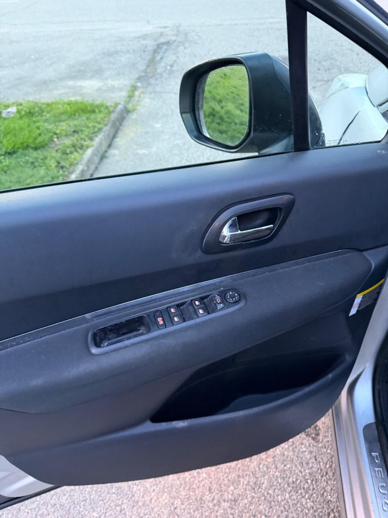 Peugeot 3008 2.0 HDi 150CV Business