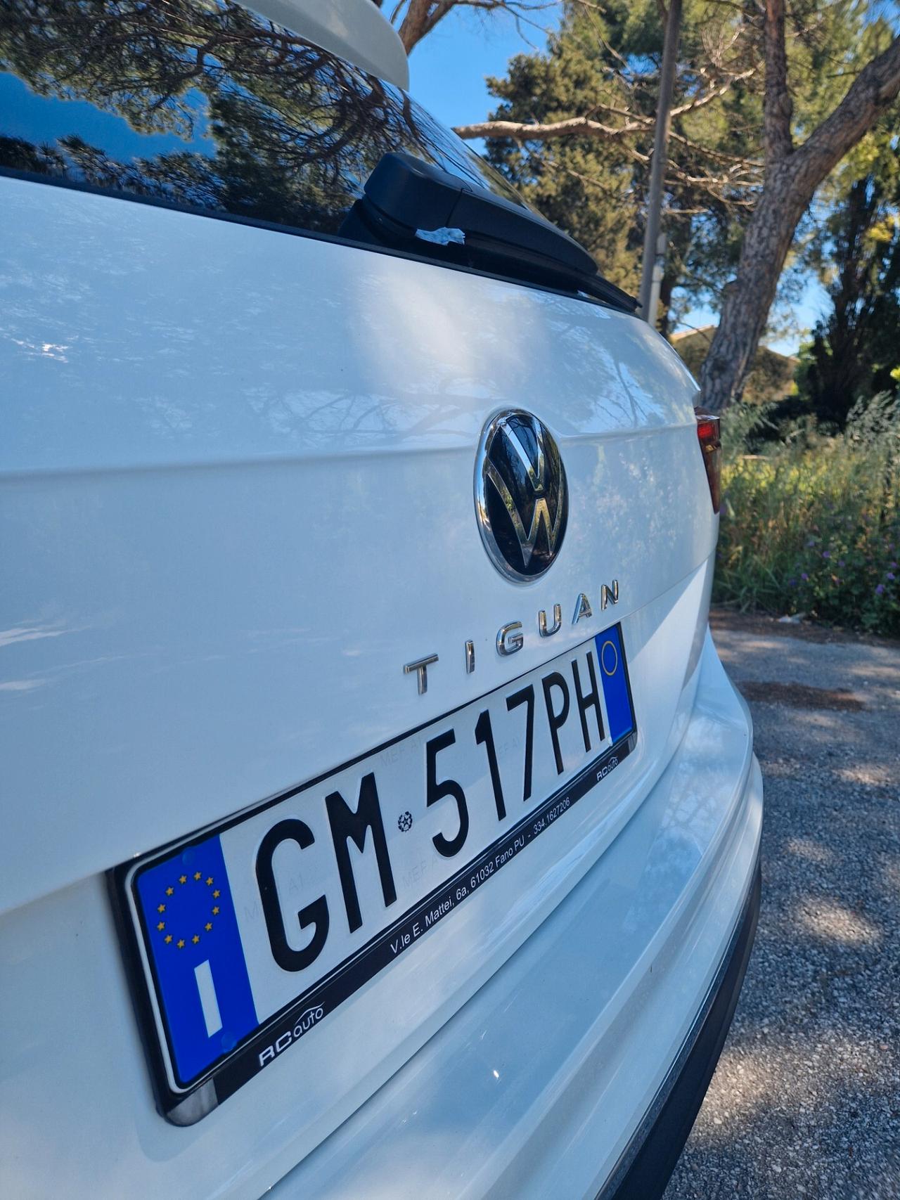 Volkswagen Tiguan 2.0 TDI SCR Life km 27.000 pari al nuovo