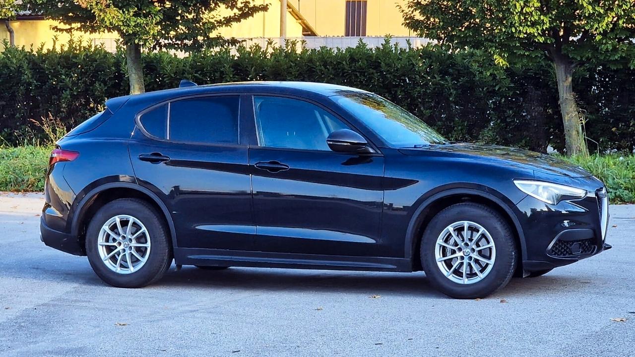 Alfa Romeo Stelvio 2.2 Turbodiesel 160 CV AT8 RWD