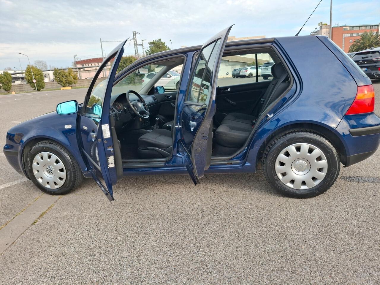 Volkswagen Golf 1.4 BENZINA-SOLO 81mila KM.