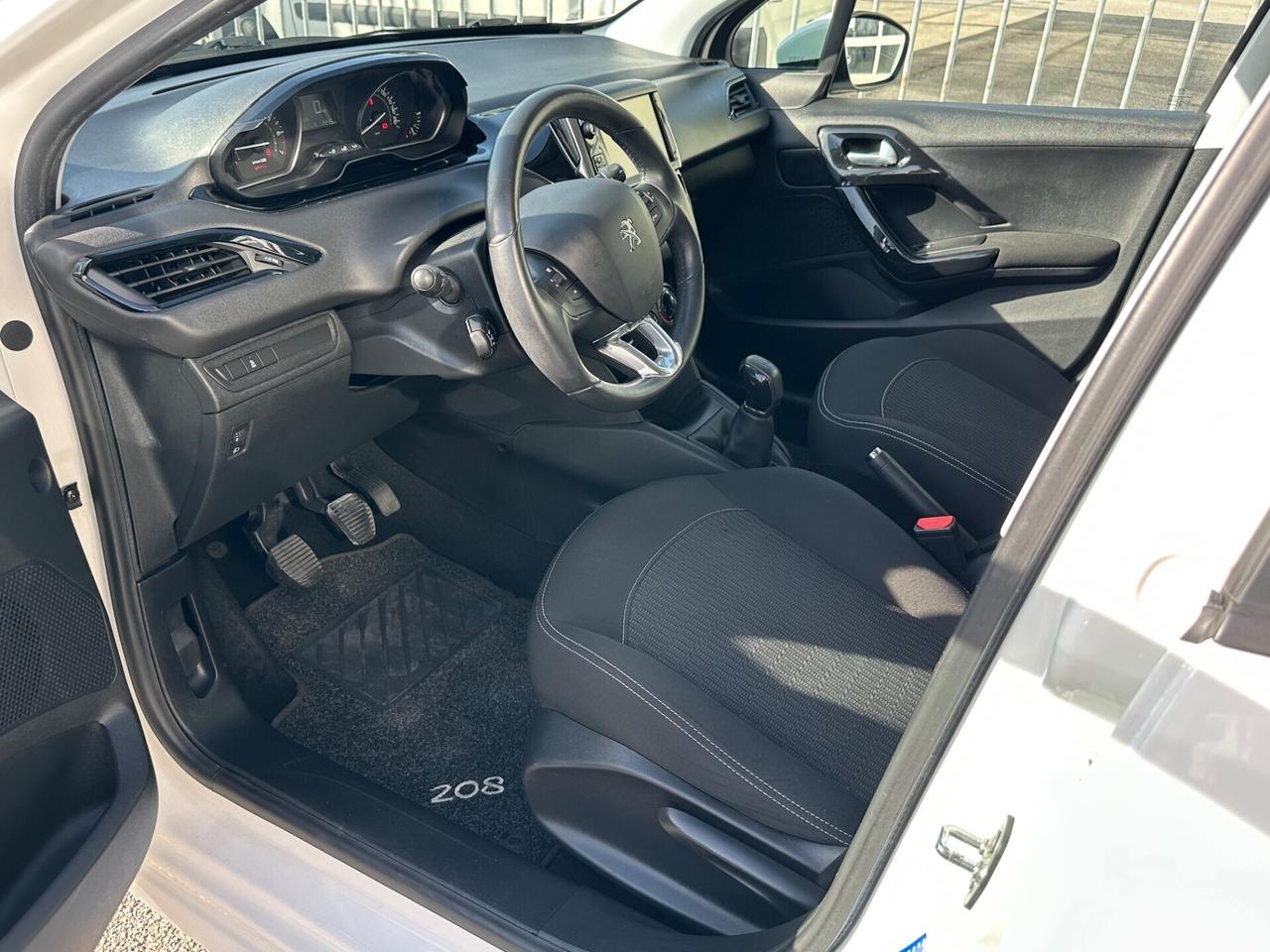 Peugeot 208 PureTech 82 5 porte Touch