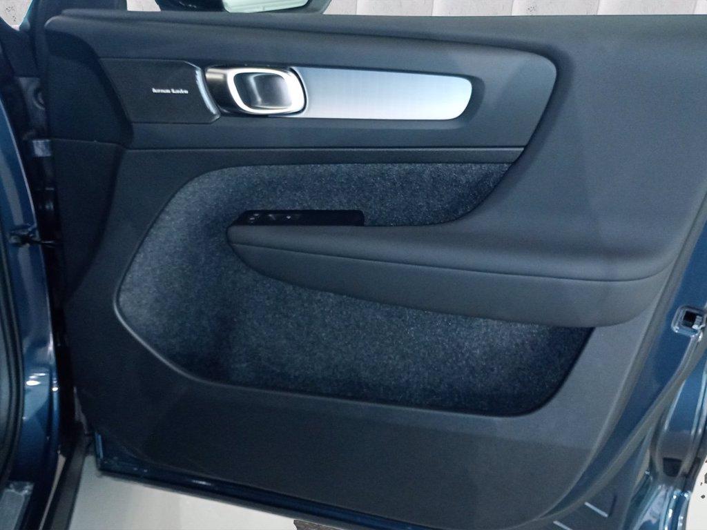 VOLVO XC40 2.0 b3 Ultra Black Edition auto del 2025