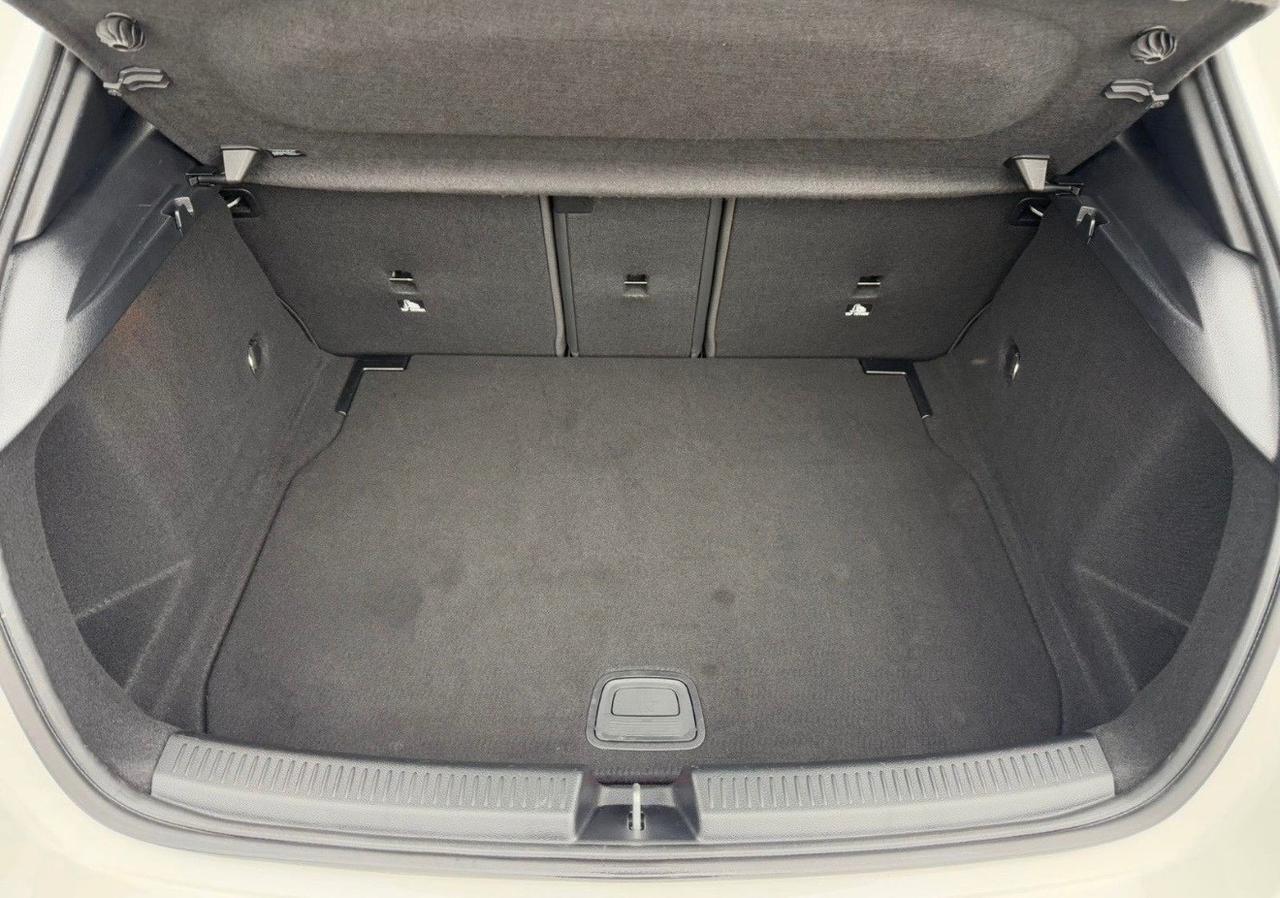 Mercedes-benz A 180 Auto Premium AMG Line Diesel Pack night