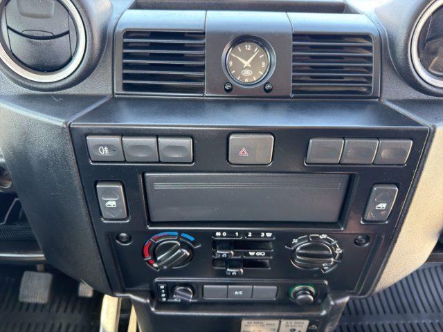 LAND ROVER Defender 2.2 TD4 110 PICK-UP