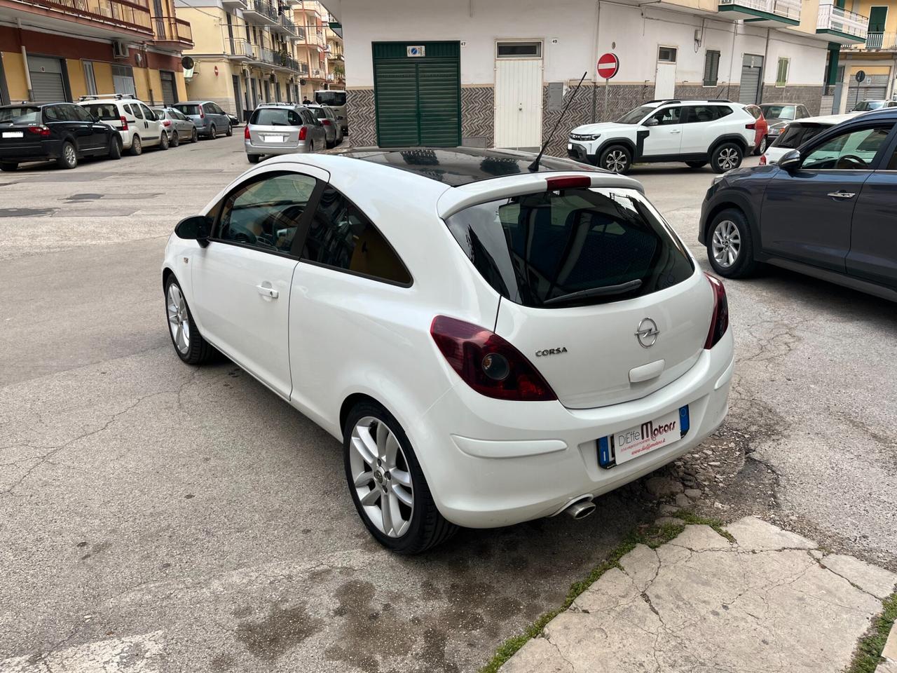 Opel Corsa 1.4 16V 3 porte Sport