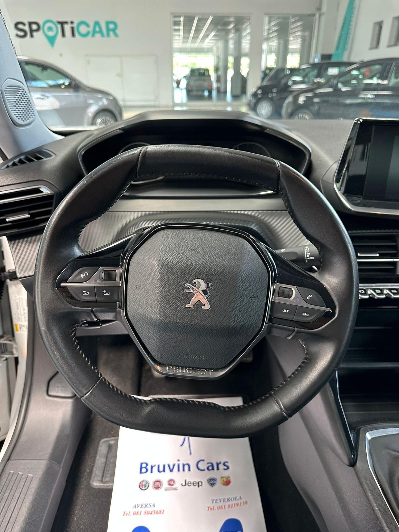 Peugeot 2008 1.2 PureTech 100 full optional