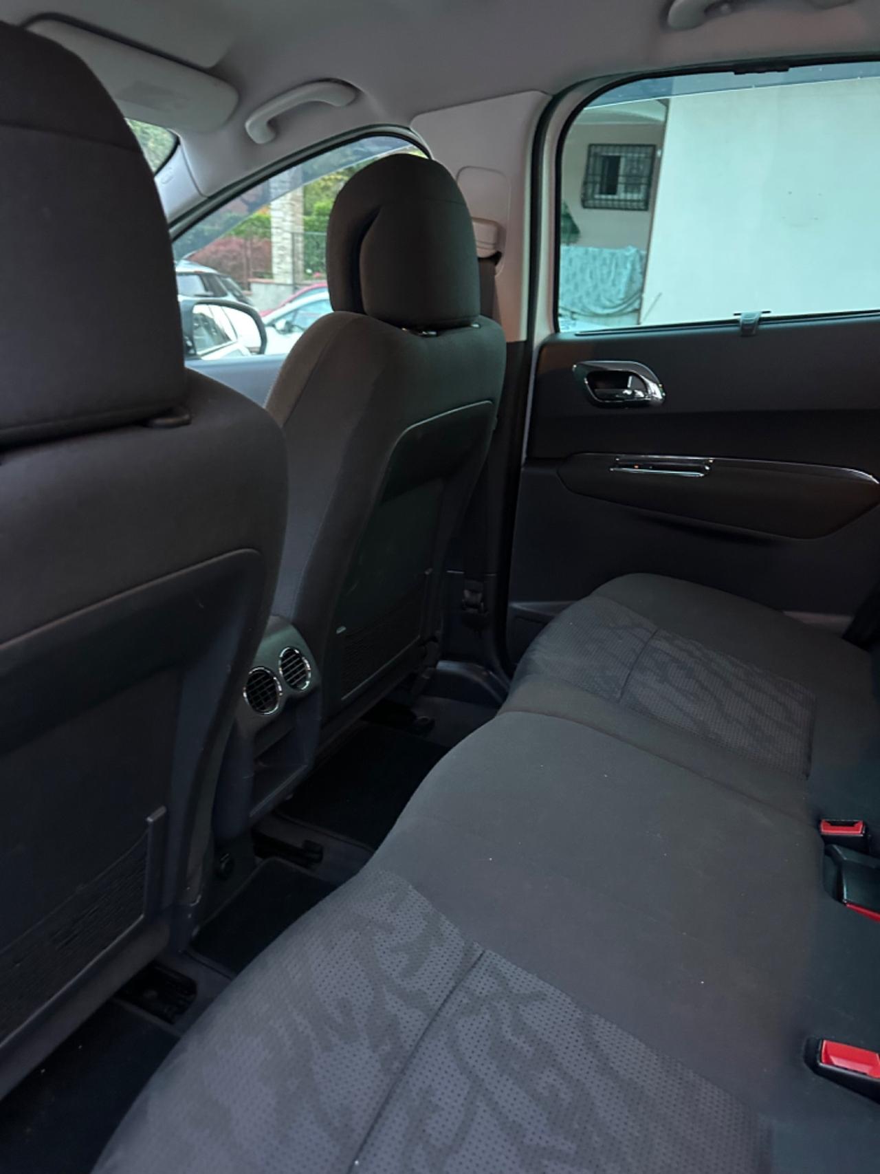Peugeot 3008 1.6 HDi 112CV ALLURE KMCERT UNICOPR
