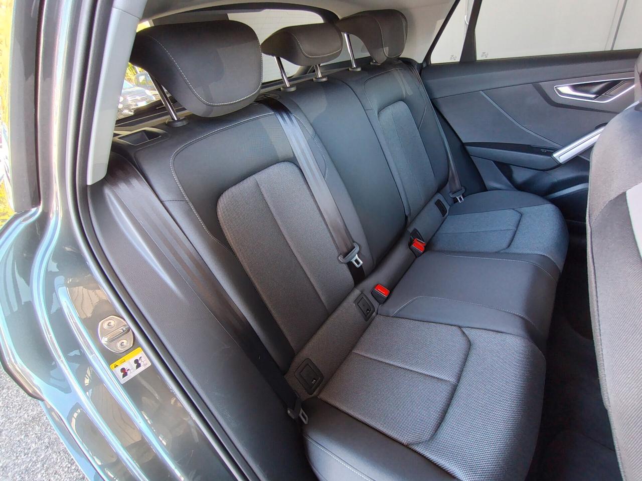 Audi Q2 35 TDI S tronic Identity Black