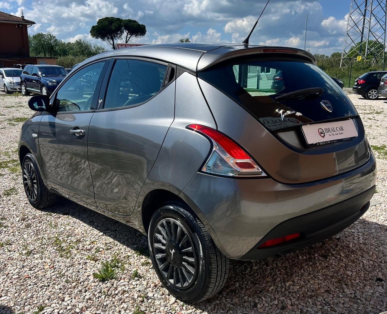 Lancia Ypsilon 0.9 TwinAir 85 CV 5 porte Metano Ecochic Elefantino