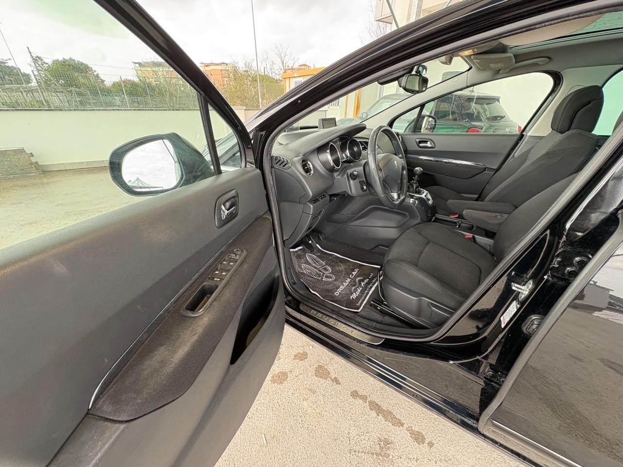 Peugeot 5008 1.6 HDi 110CV Féline