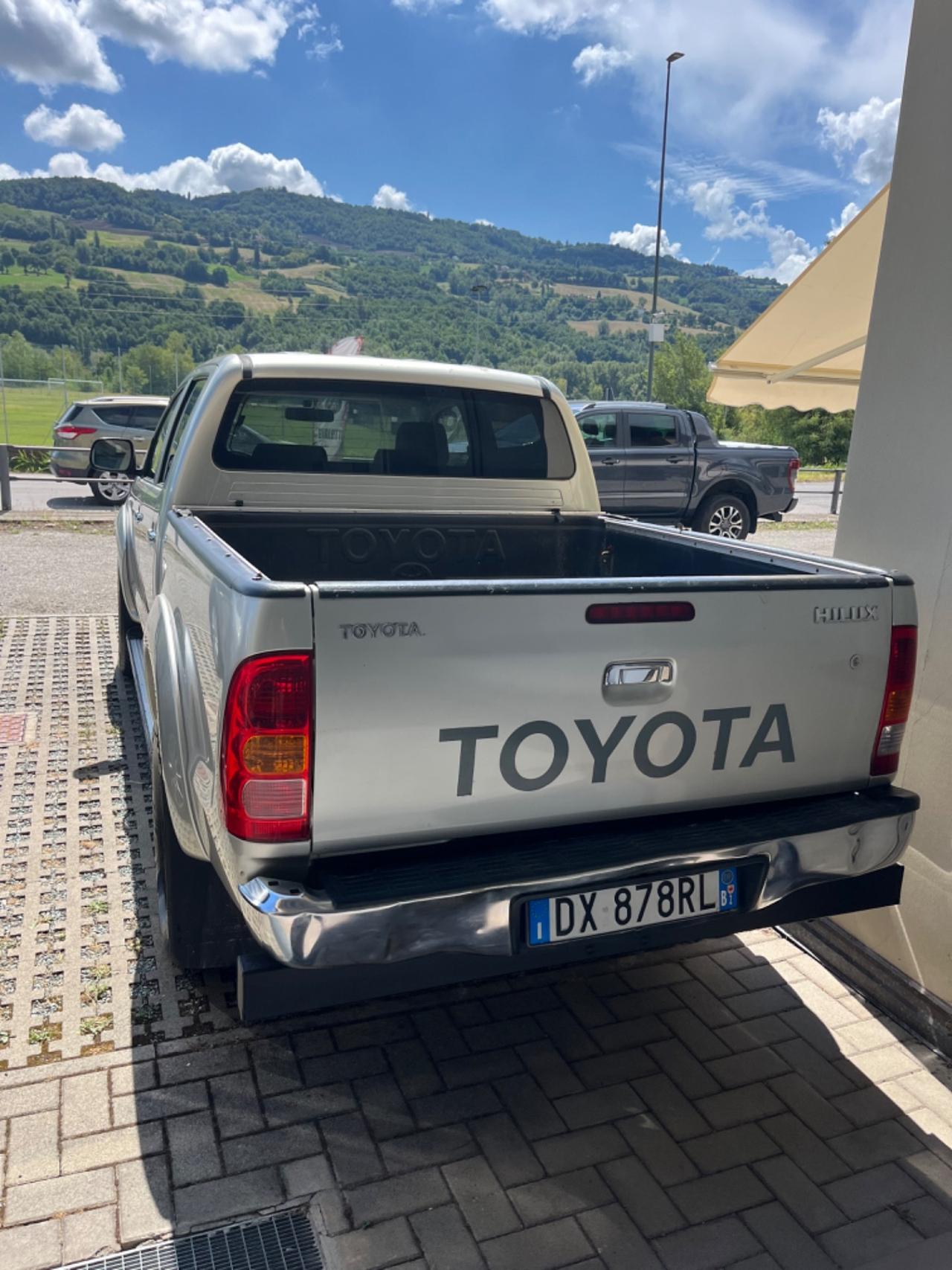 Toyota Hilux 2.5 D-4D 4WD 4p. Double Cab DLX