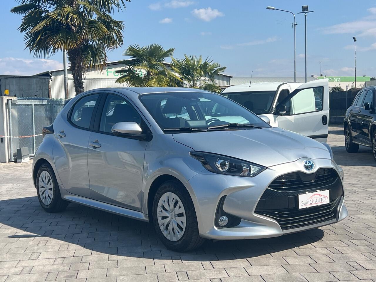 Toyota Yaris 1.5 Hybrid 5 porte Business FINANZIABILE