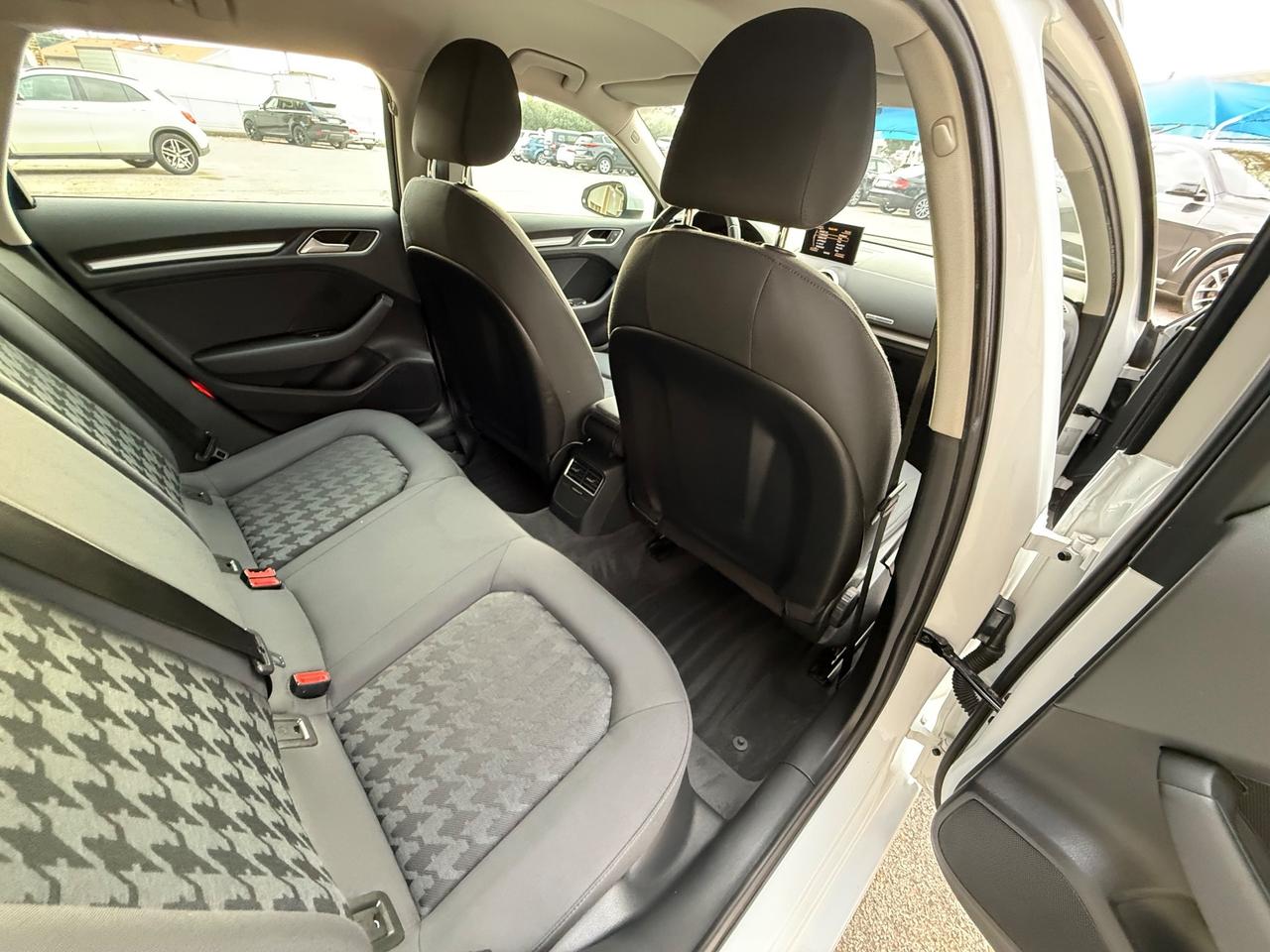 Audi A3 1.6 TDI S tronic 110 CV - Neopatentati