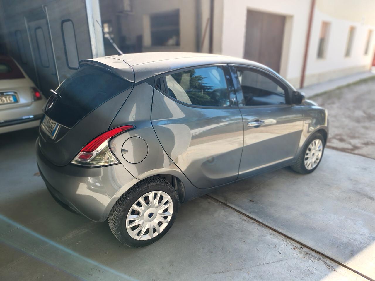 Lancia Ypsilon PLATINUM – Condizioni Eccellenti