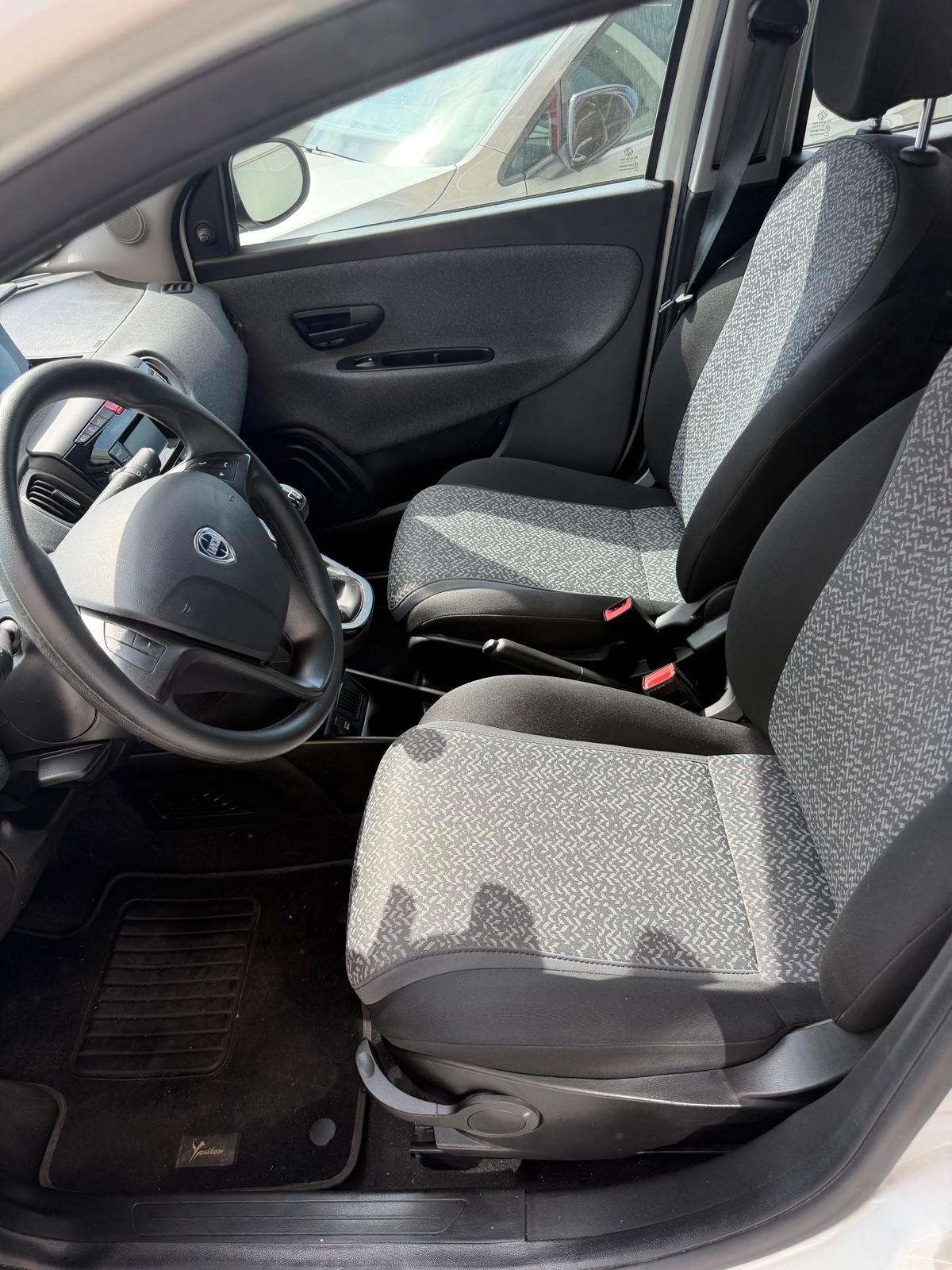 Lancia Ypsilon 1.0 FireFly 5 porte S&S Hybrid UnYca