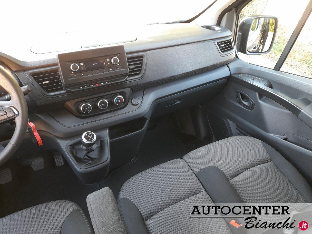 RENAULT Trafic passenger 2.0 Blue dci 150cv L2H1 Zen