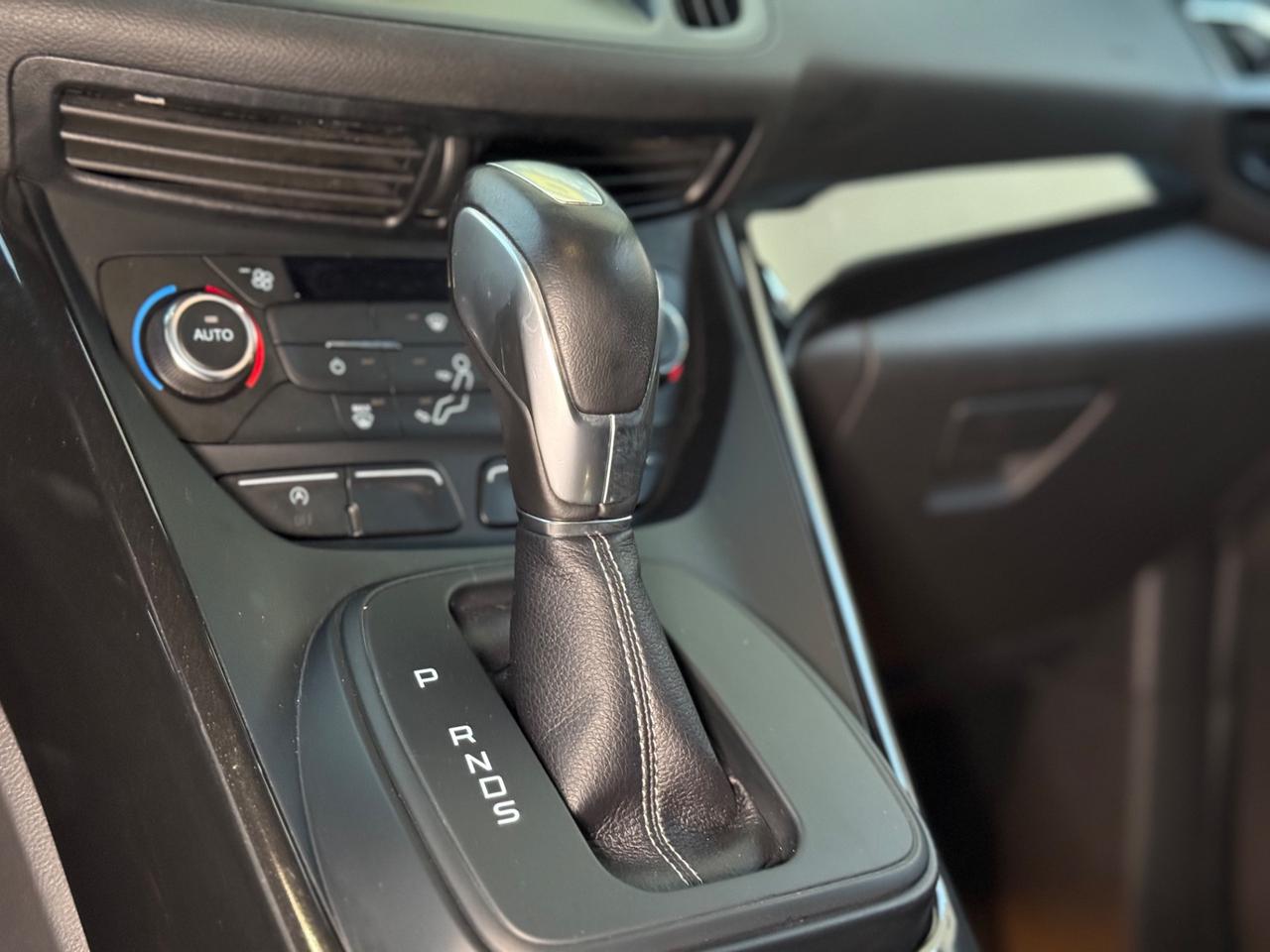 Ford Kuga 1.5 TDCI 120 CV S&S 2WD Powershift ST-Line