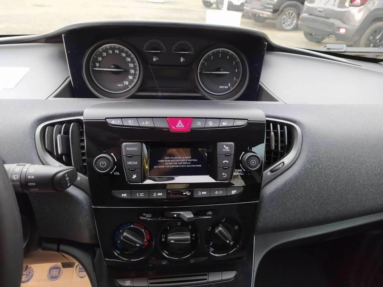 LANCIA Ypsilon III 2021 - Ypsilon 1.0 firefly hybrid Silver s&s 70cv