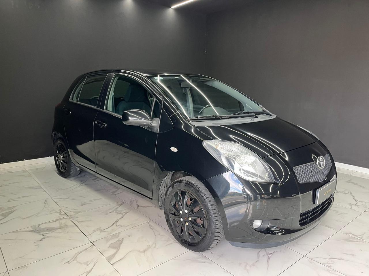 Toyota Yaris 1.3 5 porte Navi OK NEOPATENTATI