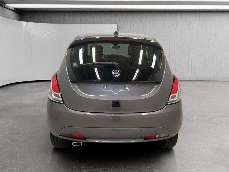 Lancia Ypsilon 1.0 firefly hybrid Platino s&s 70cv