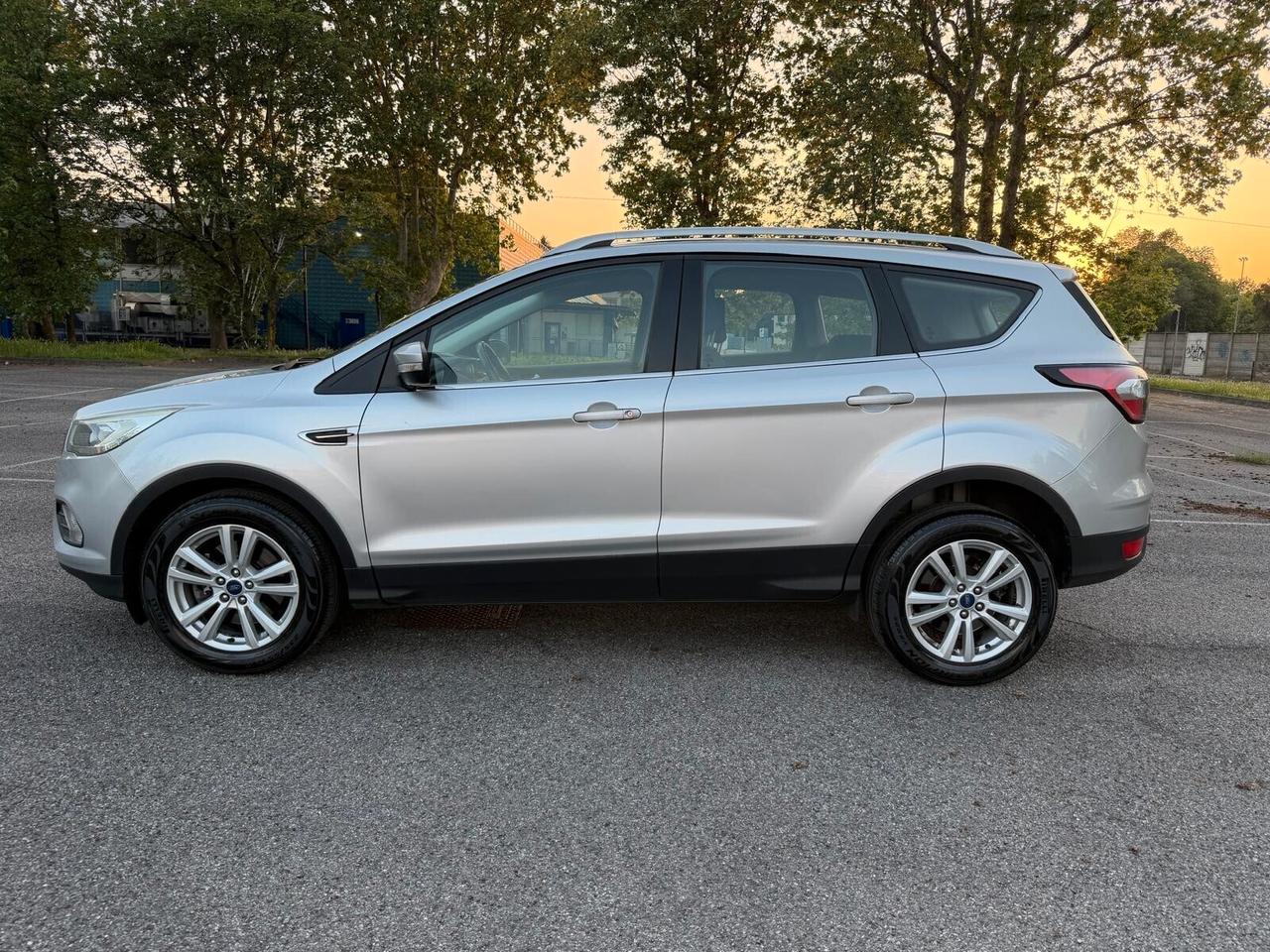 Ford Kuga 1.5 TDCI 120 CV S&S 2WD Powershift ST-Line