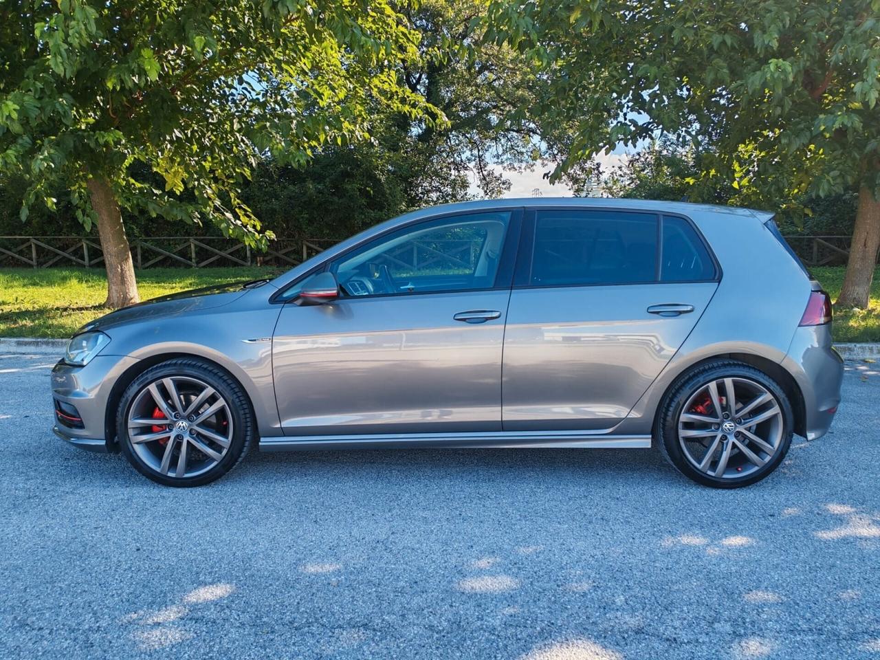 Volkswagen Golf 1.6 TDI 110 CV 5p. Executive R-Line