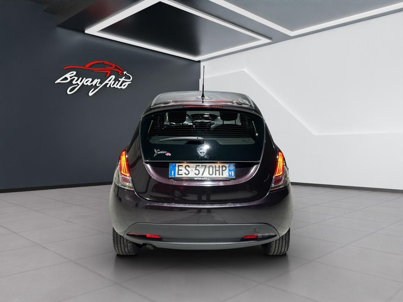 Lancia Ypsilon 0.9 TwinAir 85 CV 5 porte Metano Ecochic ELEFANTINO