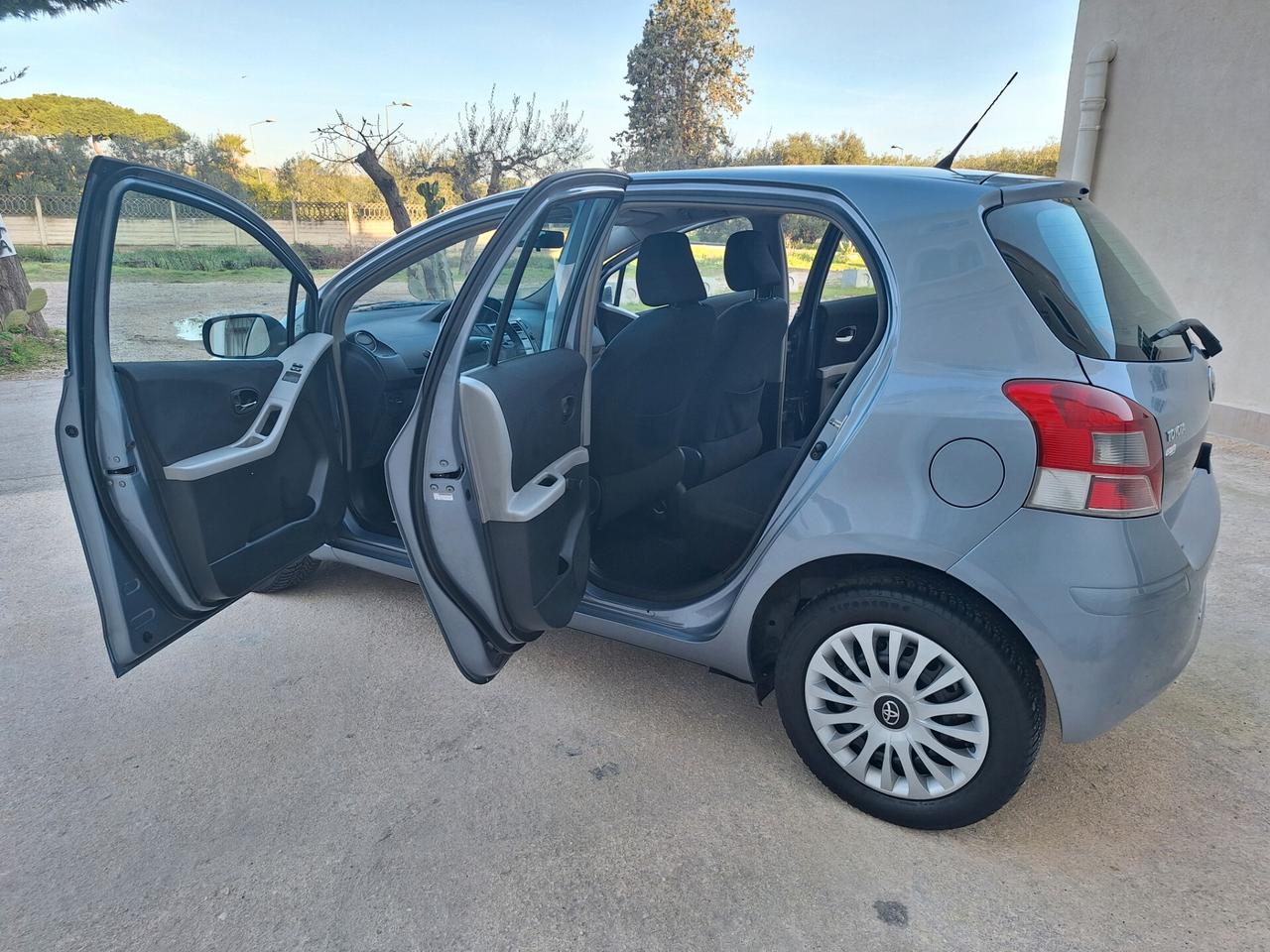 Toyota Yaris 1.0 BENZINA 5 PORTE 2010