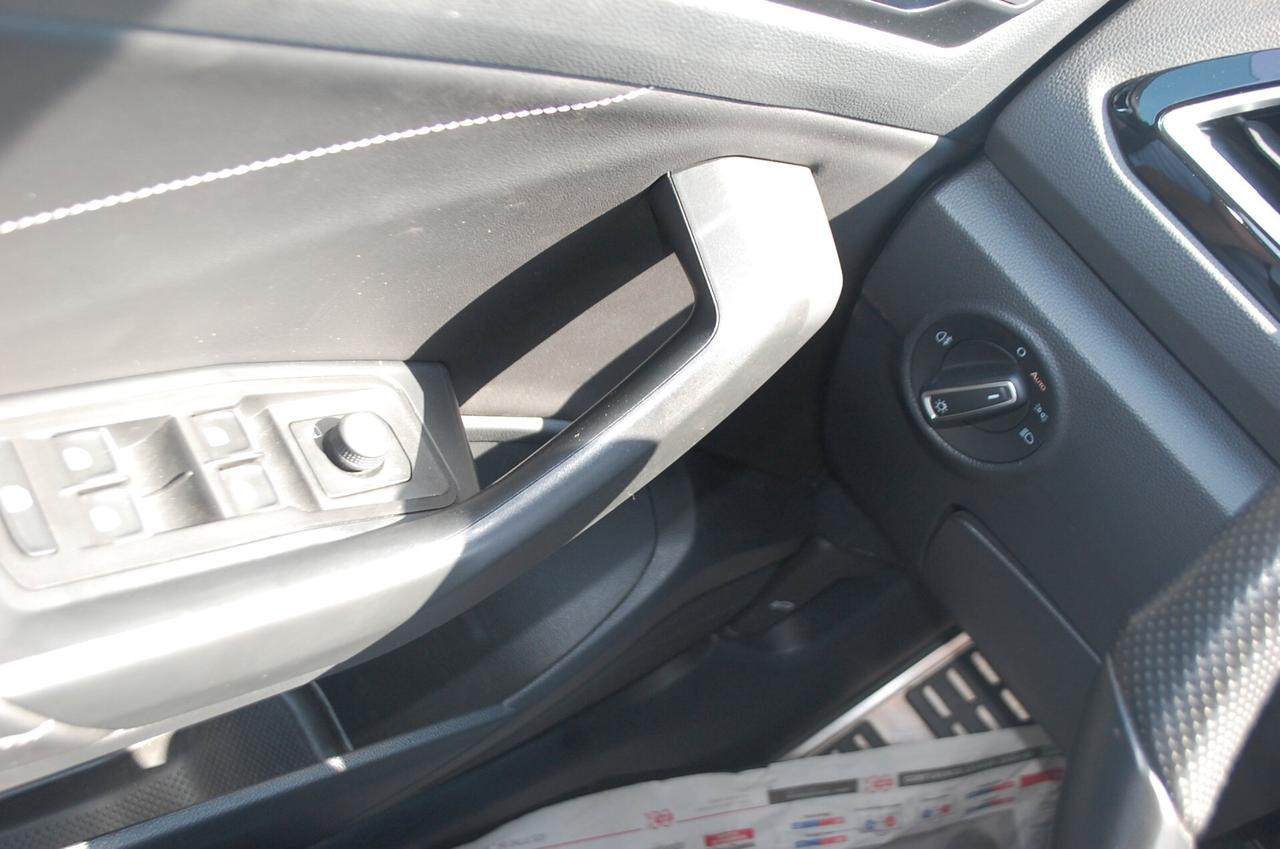 Volkswagen T-Roc 2.0 tdi 116CV R-Line Uff Italy USB Lega Led App