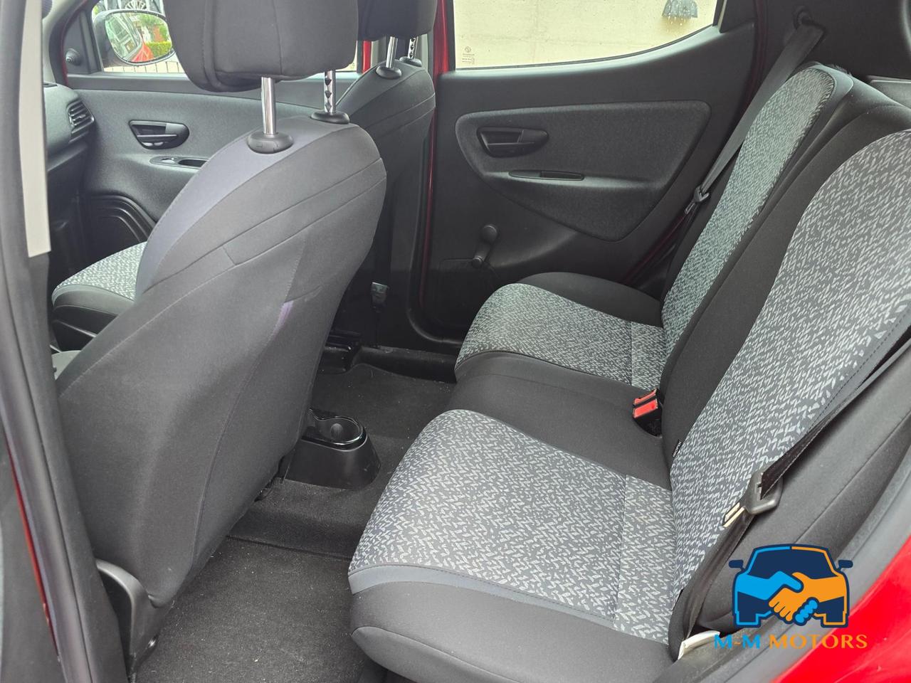 Lancia Ypsilon 5 Porte Ypsilon 1.0 firefly hybrid Silver s&s 70cv