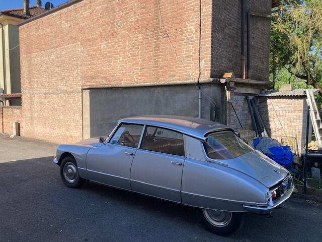 Citroen DS 21 Pallas semiautomatica cruscotto ad onda bicolore anno 1968 targa oro ASI
