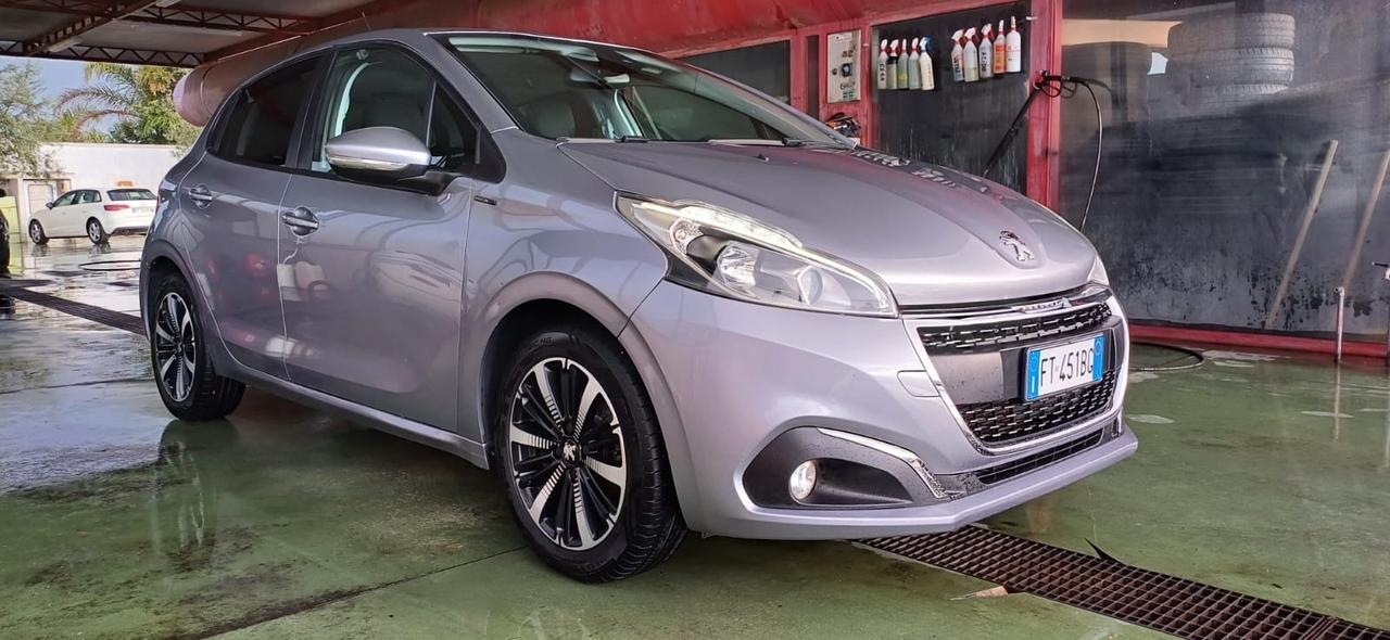 Peugeot 208 PureTech 82 Stop&Start Signature