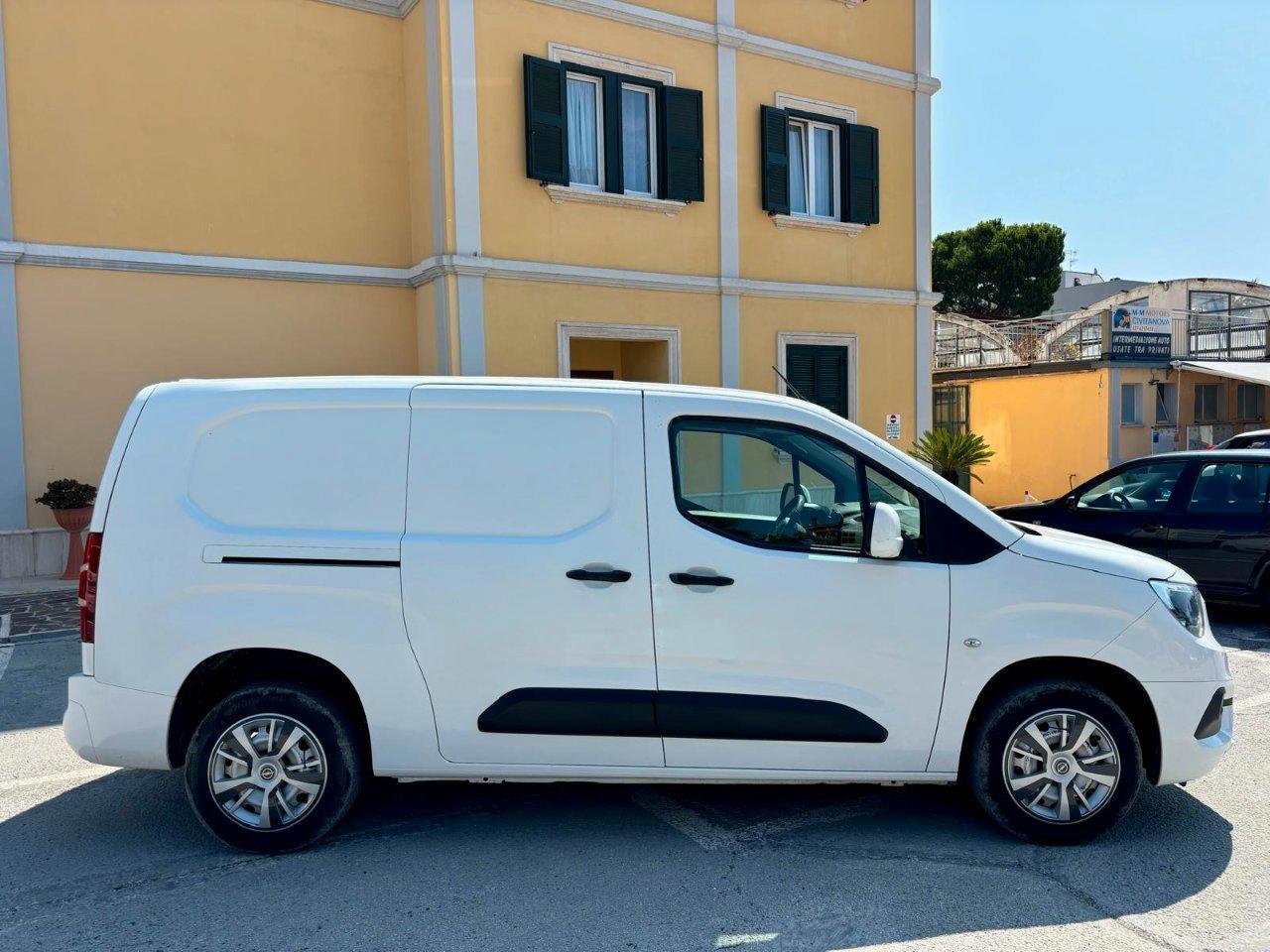 OPEL Combo cargo 1.5d 100cv L2H1 Essentia mt6 IVA ESPOSTA