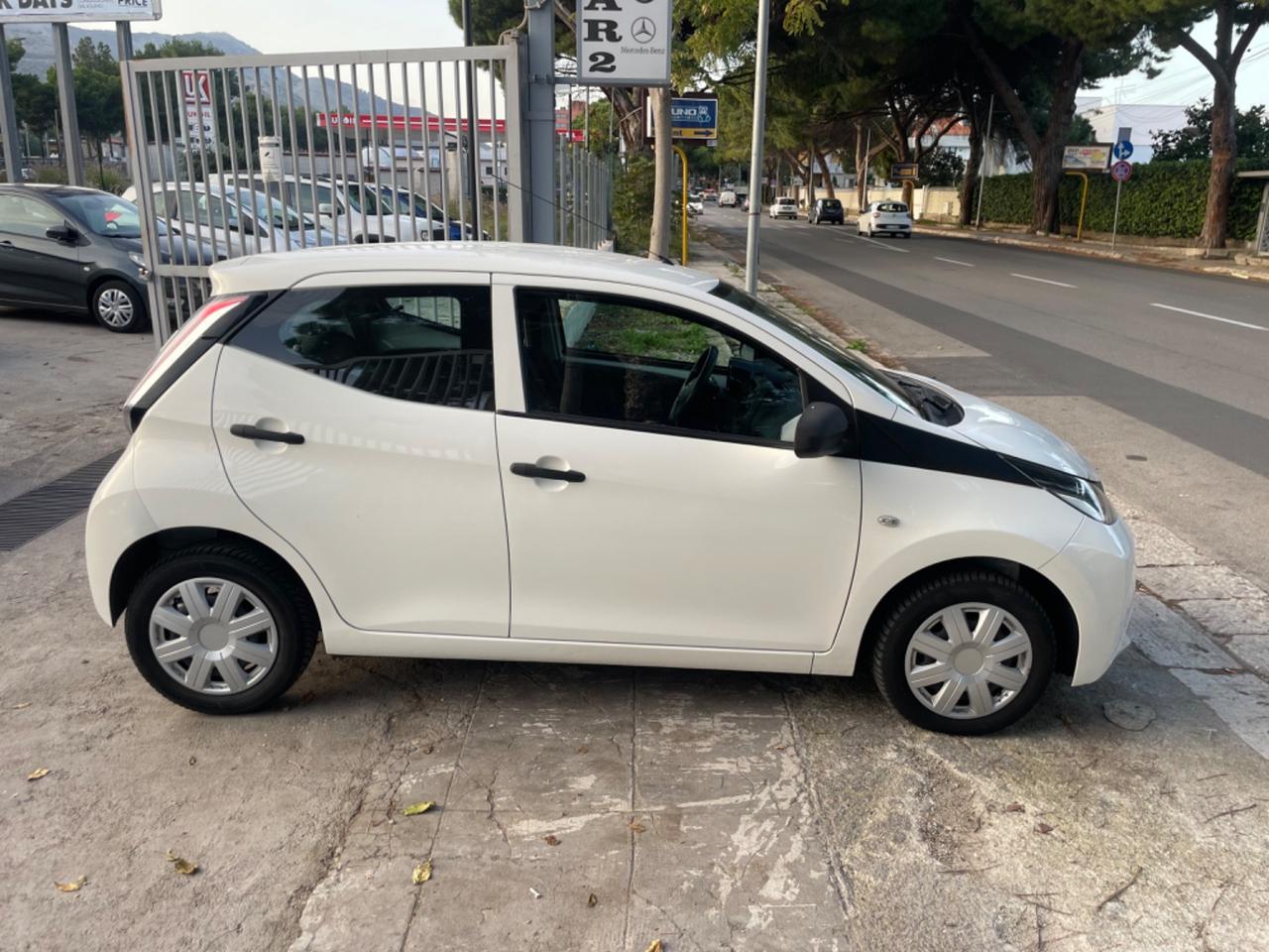 Toyota Aygo 1.0 VVT-i 69 CV 5 porte x-cool