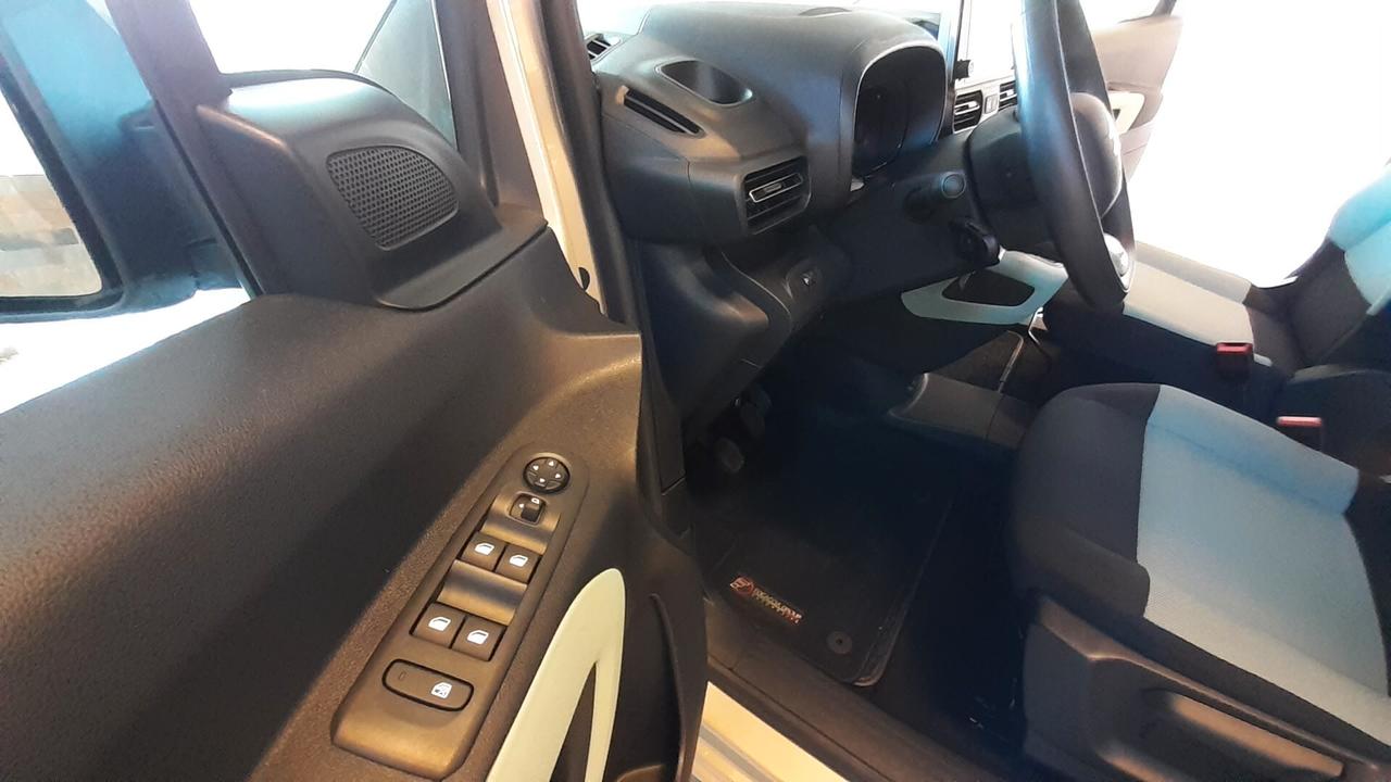 Berlingo benzina trasporto disabili pedana €6