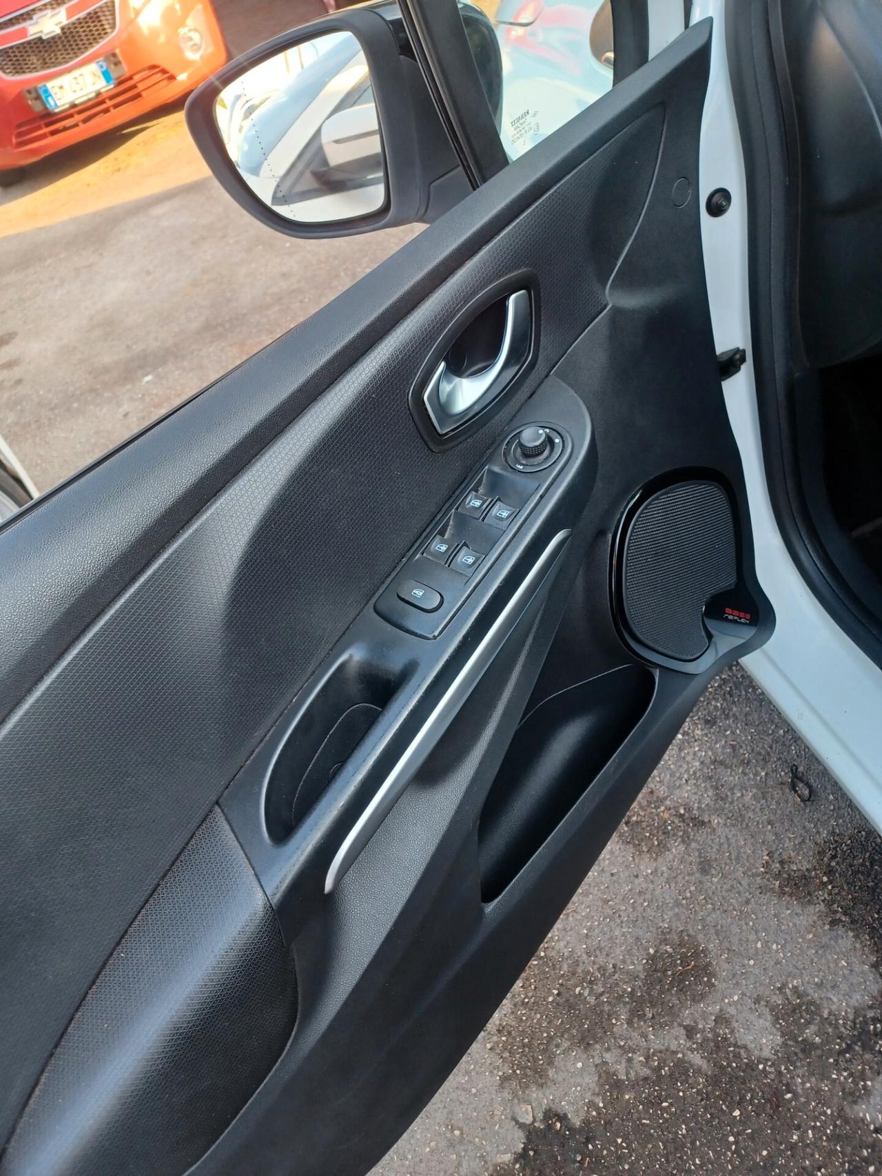 Renault Clio 1.5 DCI COSTUME NATIONAL