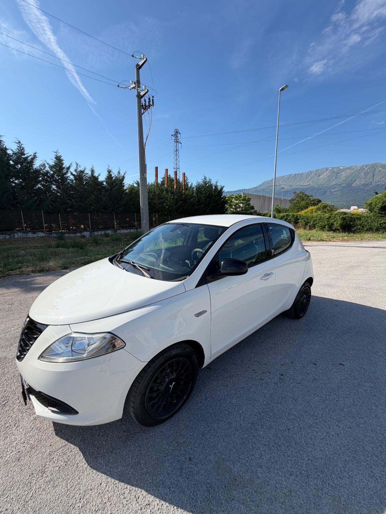 Lancia Ypsilon 1.2 69 CV 5 porte Silver