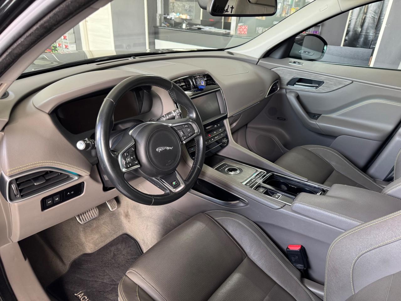 Jaguar F-Pace 2.0 D 180 CV AWD R-Sport