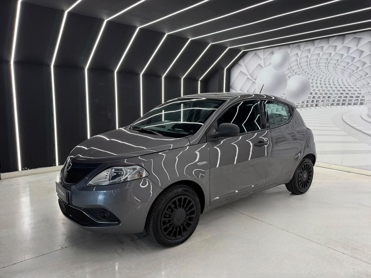 Lancia Ypsilon 1.0 HYBRID-LOUNGE-69CV-NEOPATENTATO-KM CERTIFICATI-12 MESI GARANZIA-PERMUTE