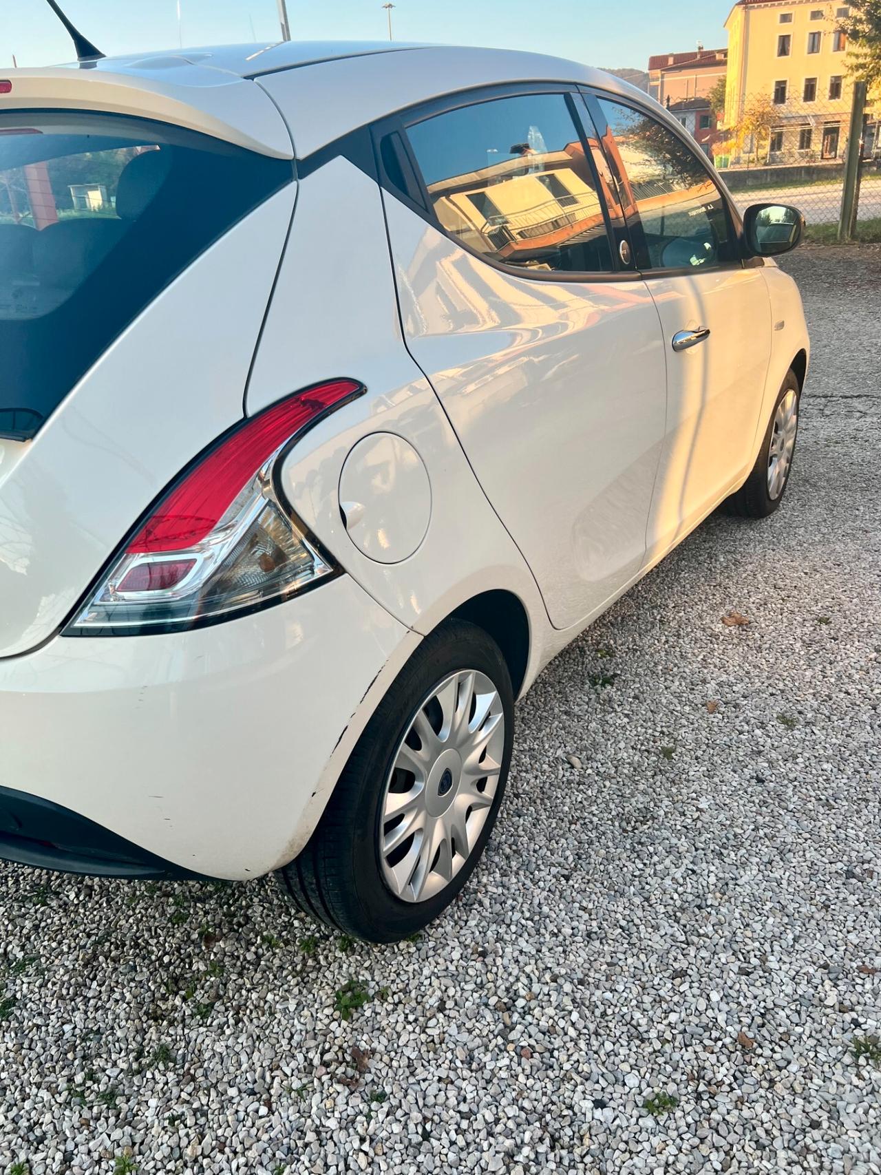 Lancia Ypsilon 1.2 69 CV 5 porte GPL Ecochic Gold